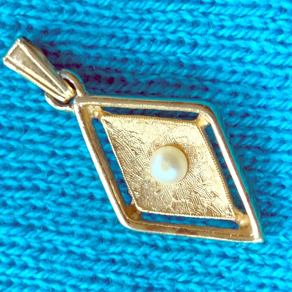 VTG SARAH COVENTRY gold & pearl pendant
